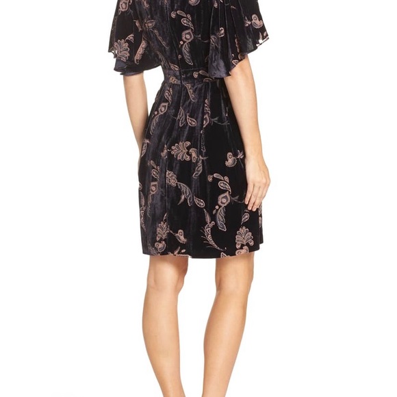 NWT Eliza J Velvet Cape Sleeve Dress Size 6 - Picture 2 of 6